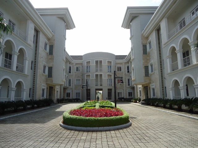 Serviced Luxury One (1) Bedroom Apartment