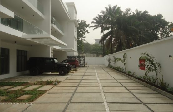 Newly Built Elegant 4 Bedroom Terraced Duplex with Excellent Facilities