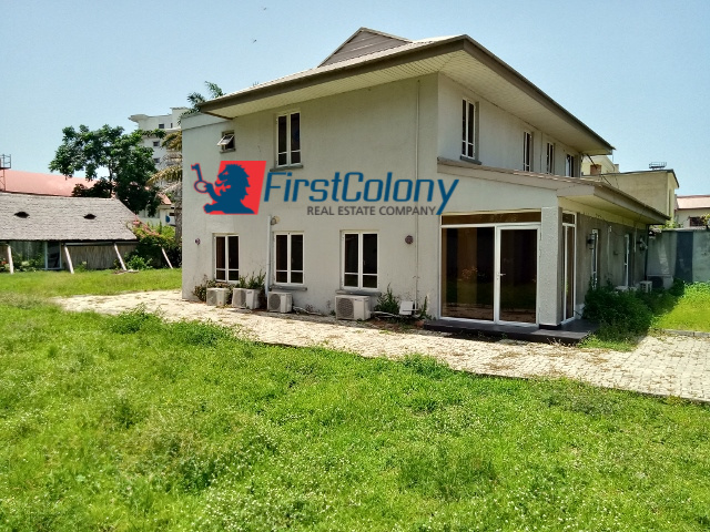 Detached House for Office Use on 1800sqm Land