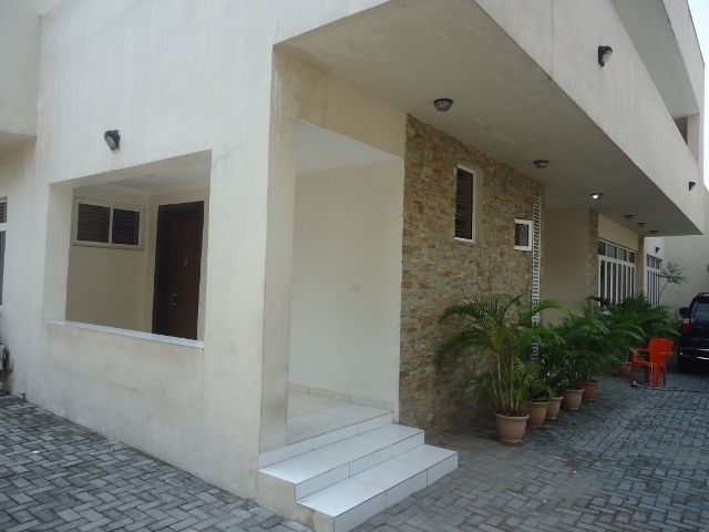 Luxury 3 Bedroom Apartment with Essential Facilities