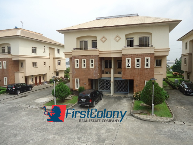 Fully Serviced 4 Bedroom Duplex with Excellent Facilities (incl. Lawn Tennis Court)