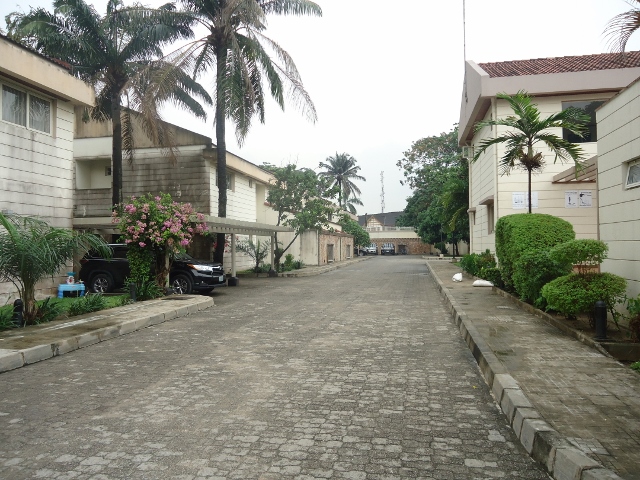 5 Bedroom Duplex with Excellent Facilities and Lawn Tennis Court