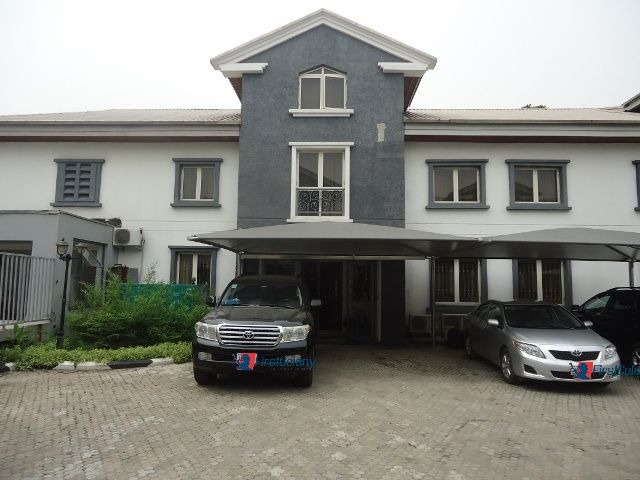 Luxury 4 Bedroom Terraced Duplex within a Serviced Residential Court