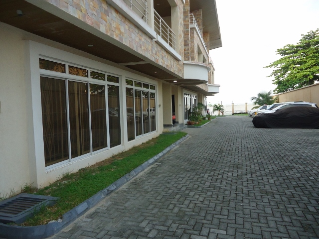 4 Bedroom Terraced Duplex with Excellent Facilities (Incl. Jetty)