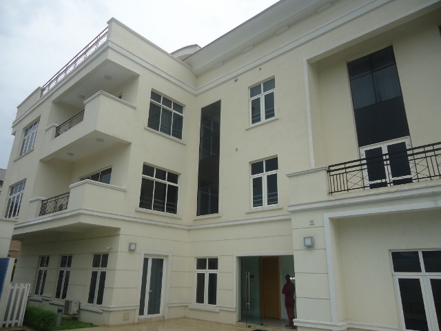 Luxury and Ample 3 Bedroom Apartment with Excellent Facilities