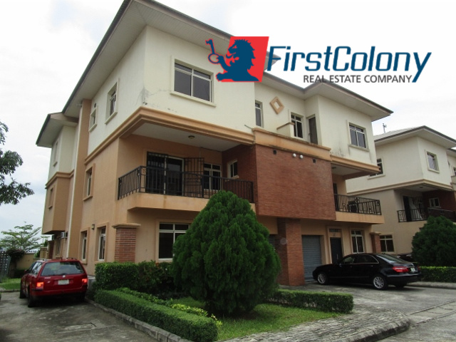 Ample 4 Bedroom Semi-Detached House with 2 Room Stewards’ Quarters