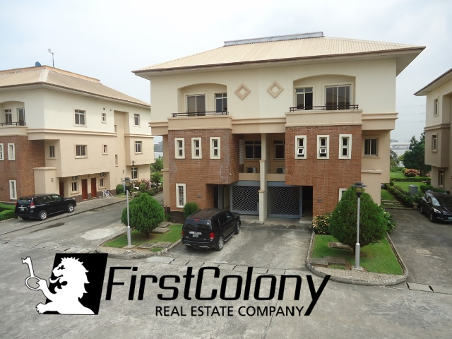 Fully Serviced 4 Bedroom Duplex with Excellent Facilities (incl. Lawn Tennis Court)