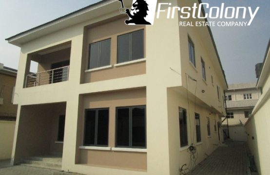New Private 5 Bedroom Detached Duplex On Large Grounds