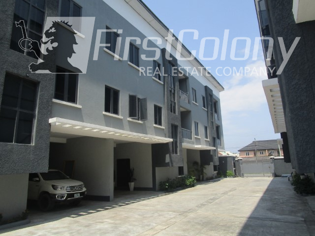 Massive 4 Bedroom Terraced Duplex within a New Residential Court