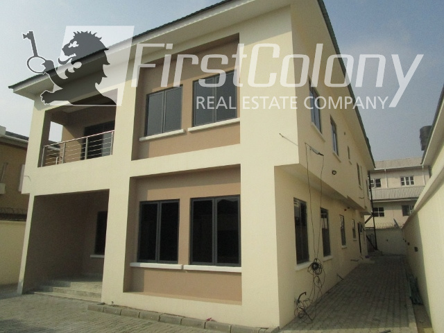 New Private 5 Bedroom Detached Duplex On Large Grounds